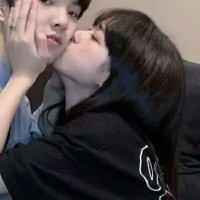  2021qq双人幸福的情侣头像一起压马路吗