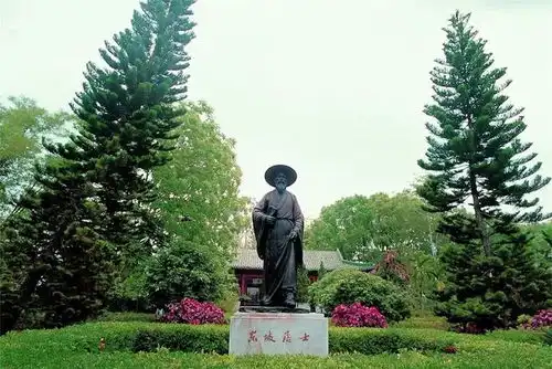 苏轼这首婉约词唯美动人,词人化身为出浴美人,婉转地表露了心声