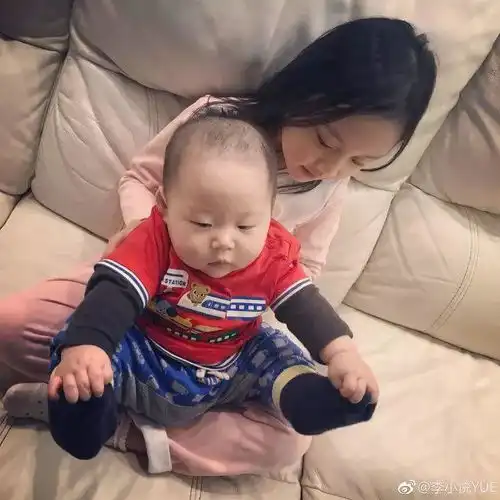李小璐复出与闺蜜聚会,看上去变化很多
