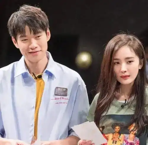  杨幂魏大勋恋情再添实锤魏大勋染蓝色头发暗戳戳撒糖,网友直呼磕到了