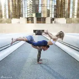  瑜伽情侣高难度姿势秀恩爱