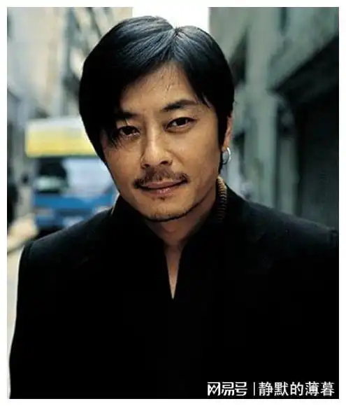  王杰嗓子被毒哑14年,凶手却无人知,为何谢霆锋被怀疑