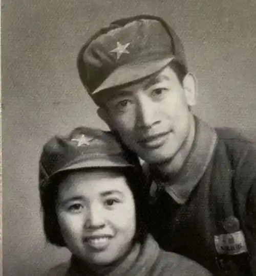  三野参谋处长离家从军,9年后再回去,发现65岁母亲已成四野干部