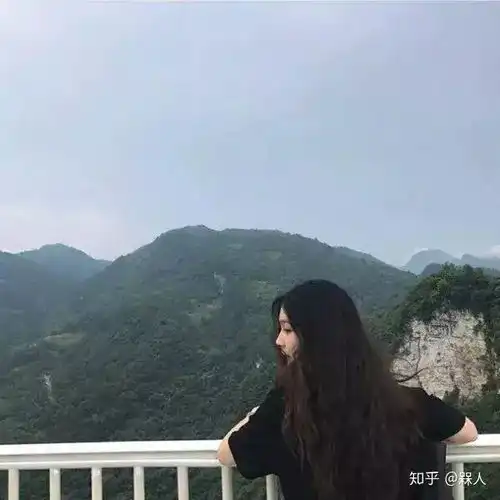  女孩子一定要嫁个条件更好的男孩子吗