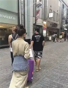  天王嫂昆凌原来被宠溺的女人,真的是一眼就会被望穿
