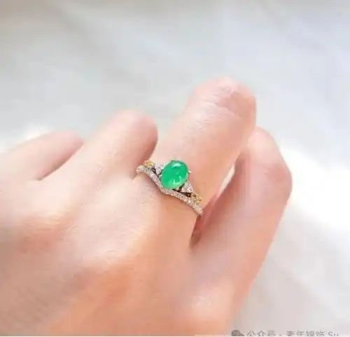  冰阳绿翡翠鸽子蛋戒指