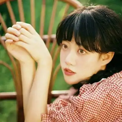  江郁复古原宿风女生头像