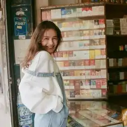 女生头像明明在意却又装作不在乎