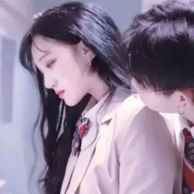  最潮情侣头像一左一右配对