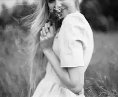  只是过于疲惫所以才会患得患失非主流欧美风格qq头像