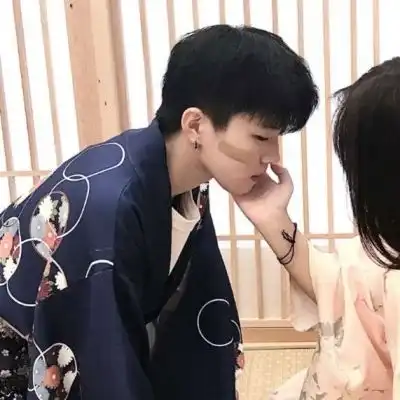  含糖量超级高的甜蜜双人情侣头像尝尽人间疾苦还要拼命留下温柔