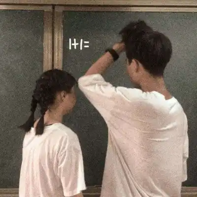  情侣头像一男一女分开两张背影姐的销魂你不配拥有