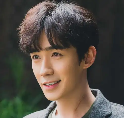  42岁张鲁一成新版吴邪,年纪被吐槽,九版吴邪里2.5分的垫底