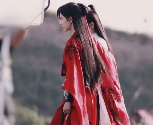  吉星高照花城谢怜再牵手,不再是我拖你走,并肩而行有那味了