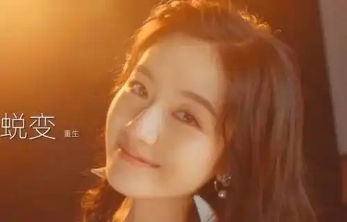  李兰迪瘦下来好绝,脸上线条流畅紧致,甜美度和赵露思不分伯仲