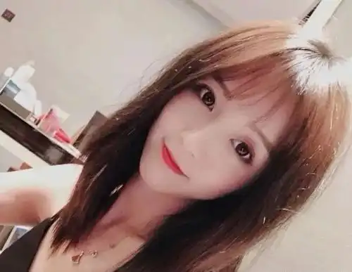  抖音莉哥再出幺蛾子,直播中公然戏唱国歌