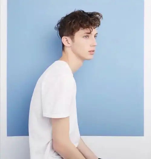  戳爷头像丨颜值与才华并存的美男子