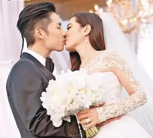 娱快讯郭富城老婆孖网红闺蜜聚会似四胞胎,吴建豪证实离婚结束5年婚姻