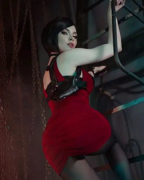  俄罗斯美女cos巫师3特莉丝性感美艳服装还原