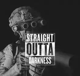  黑暗终结者透过黑夜,这是夜视仪的独特世界