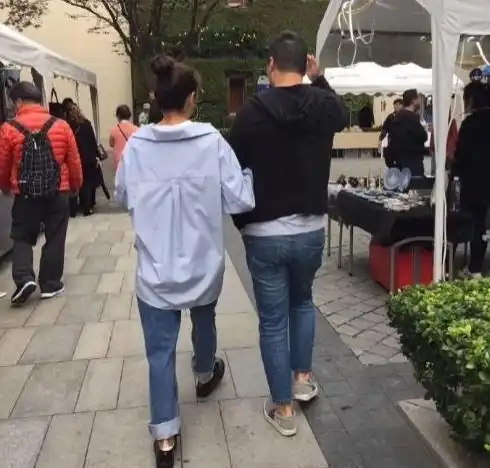  张雨绮袁巴元离婚一个月,就被偶遇挽手逛街网友这很张雨绮