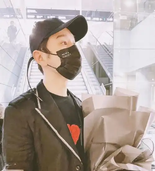  baby黄晓明身穿我爱你情侣装高调秀恩爱,力破分居婚变传闻