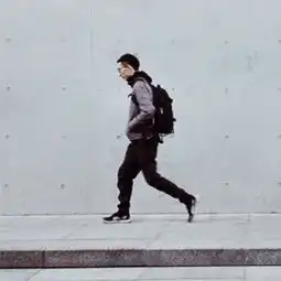  求几套情侣头像可真人可动漫不用非要两个人的但是要两张照片组成一个团的我们用的是这样的