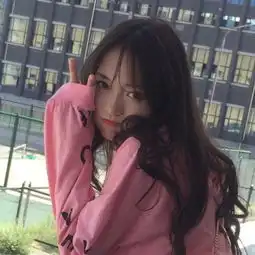  这个城市真小,小到风一不小心,就把你吹进了我的眼里