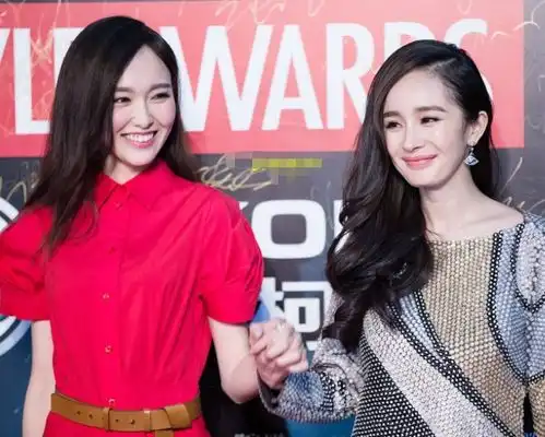 谁说娱乐圈没有真友谊,看到杨幂和周笔畅互动,神仙闺蜜令人羡慕