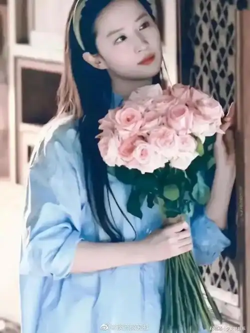  大家都说用了刘亦菲捧花的头像以后,面试通过升职加薪免房租