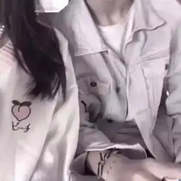  最近超火不露脸的情侣头像,超级隐蔽,老师同学都看不出