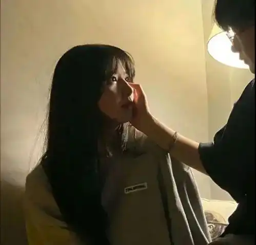  真人情头和月亮做个交易,当你看到它时提醒你我在想你