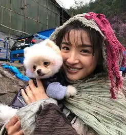  女星乞丐装林依晨少女关晓彤高级她却无人能及