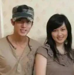  吴尊老婆家世显赫二人最新照曝光女儿neinei越长越漂亮