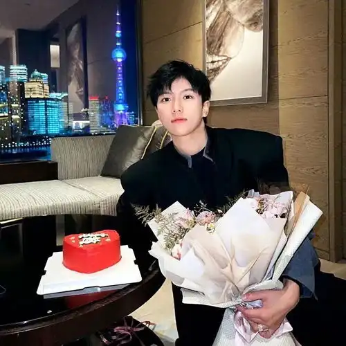  8.17抖音热门情侣头像