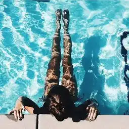  不上镜的害羞女生,拍照的pose就该这样摆