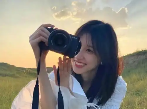  华晨宇王悦伊秀恩爱,情侣款文案暗戳戳撒糖,像现实版阿航和夏芽