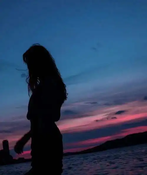  你可以在夜晚崩溃痛哭