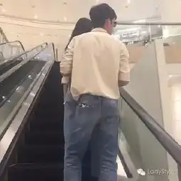  井柏然倪妮情侣装逛街,对的爱情就是.....