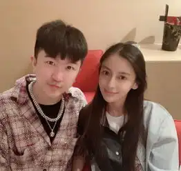 张大大谜之朋友圈再添新成员,与baby杨超越同度六一,杨幂缺席