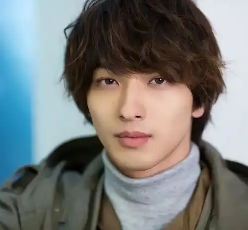  巴黎奥运会第一神颜爆火190cm的脸,到底骗了多少人