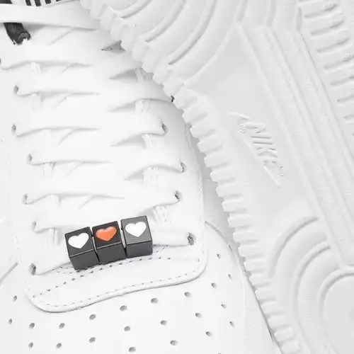  爱心元素注入女生情人节主题配色nikeairforce1今日上架