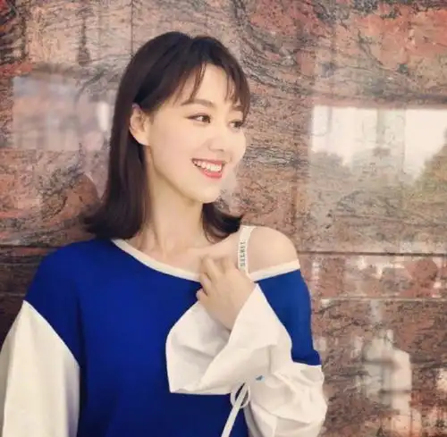 唐嫣罗晋婚礼时间表曝光孙坚吕一深夜一同现身,疑似出席唐嫣婚礼