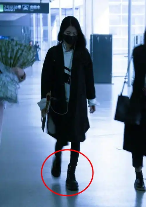  张碧晨华晨宇被扒新狗粮,两人穿情侣鞋隔空示爱,恋爱时间曝光