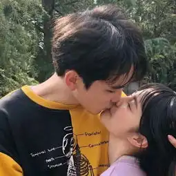  微信情侣头像一人一半恩爱超甜双人高清情图