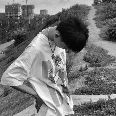  男生头像黑白酷帅个性,一个有故事的男ren