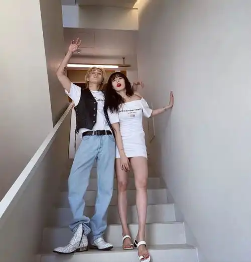  情侣装一模一样我们是处对象不是演双胞胎哈