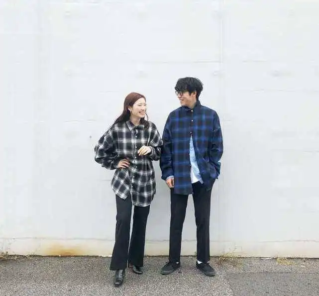  情人节日韩放闪情侣穿搭示范,黑白灰撞色搭配恩爱的默契