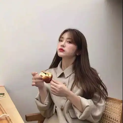 头像情话躲在风里,喜欢的人藏在梦里,你还在我心里