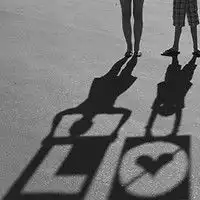  谁有比较低调的qq情侣头像要颜色比较暗的女孩子一定会喜欢的